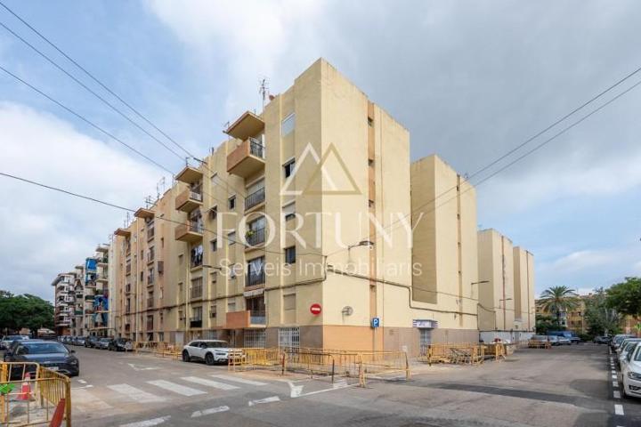 Piso en venta en Reus, Mestral photo 0