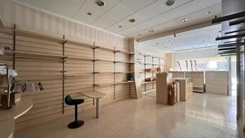 Local comercial en venta en Carlet, Zona colegio san bernat photo 0