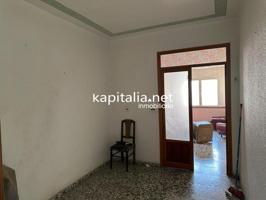 Edificio en venta en Llutxent, Llutxent photo 0