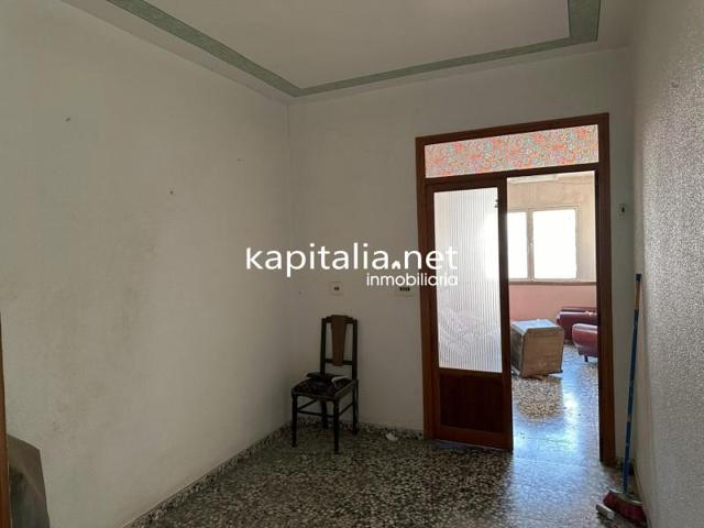 Edificio en venta en Llutxent, Llutxent photo 0