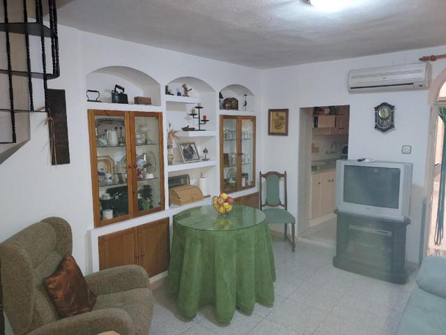 Chalet en venta en Medina de las Torres, Medina de las Torres photo 0