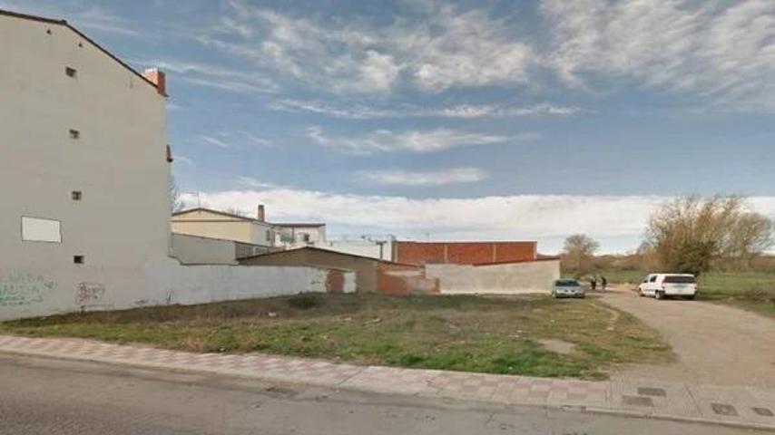 Terreno en venta en León, Armunia photo 0