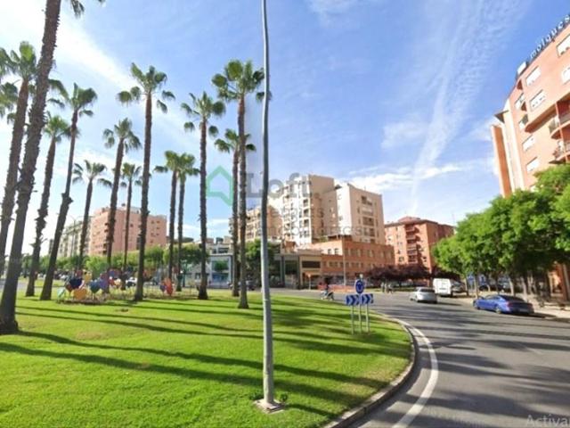 Local comercial en venta en Badajoz photo 0