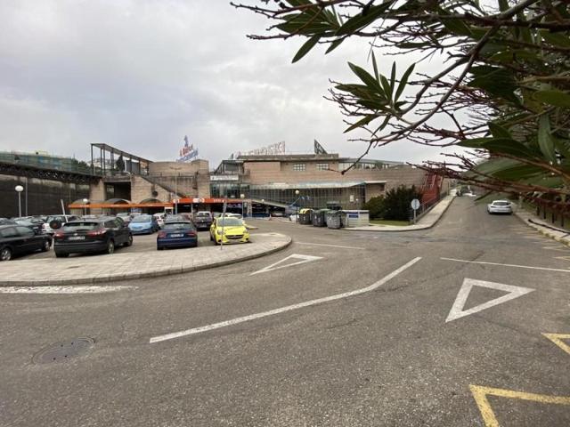 Local comercial en venta en Poio, Centro Comercial a Barca, 36005 photo 0