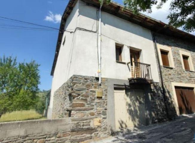 Casa en venta en Ponferrada, Los barrios photo 0