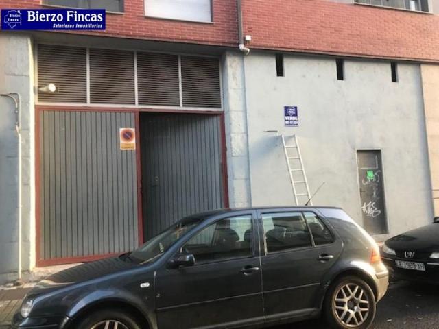 Local comercial en venta en Ponferrada, Alta photo 0