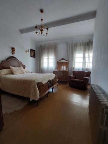 Casa en venta en Cacabelos, * centro photo 0