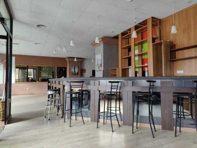 Local comercial en venta en Lugones photo 0