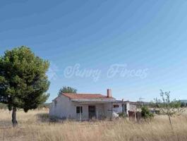 Casa con terreno en venta en Yecla photo 0