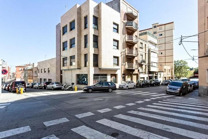 Local comercial en venta en Sabadell, Can rull photo 0