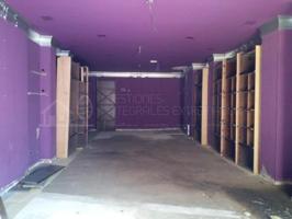 Local comercial en venta en Plasencia photo 0