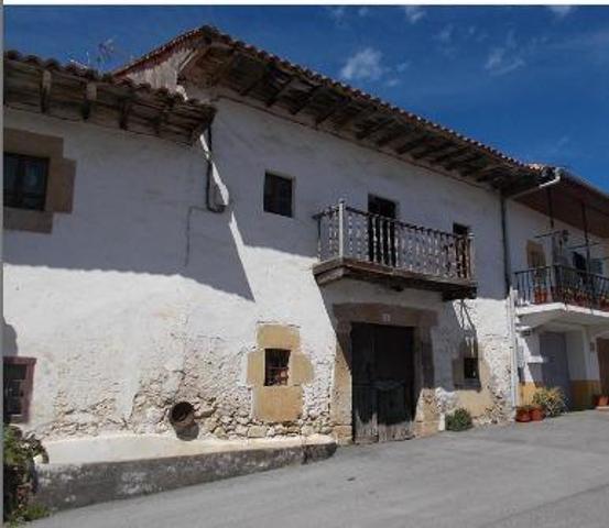 Casas de pueblo en venta en Arnuero, Castillo photo 0