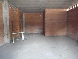 Local comercial en venta en Cacabelos photo 0