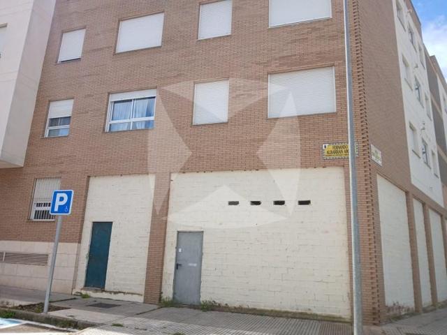 Local comercial en venta en Badajoz photo 0