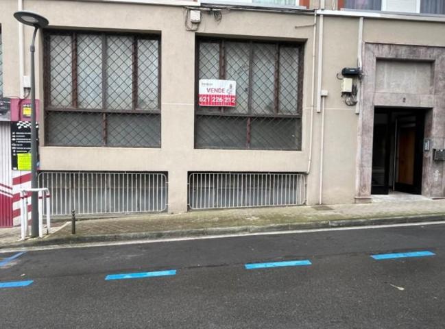 Local comercial en venta en Irun, Irun photo 0