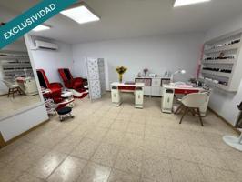 Local comercial en venta en Calella photo 0