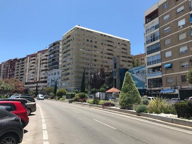 Local comercial en venta en Algeciras, Centro photo 0