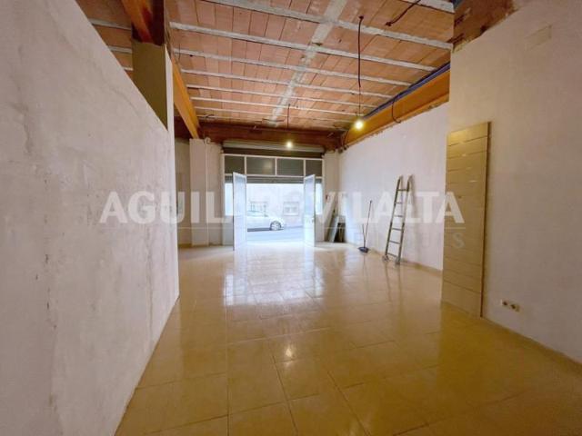 Local comercial en venta en Canovelles, Centro photo 0