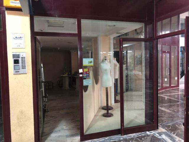 Local comercial en venta en Badajoz photo 0
