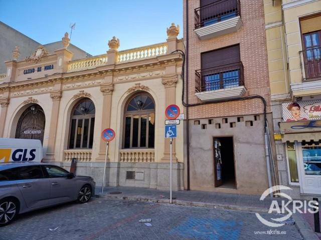 Local comercial en venta en Mora photo 0
