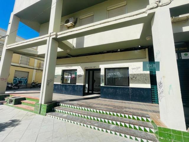 Local comercial en venta en Dos Hermanas, Nuestra Señora del Carmen photo 0