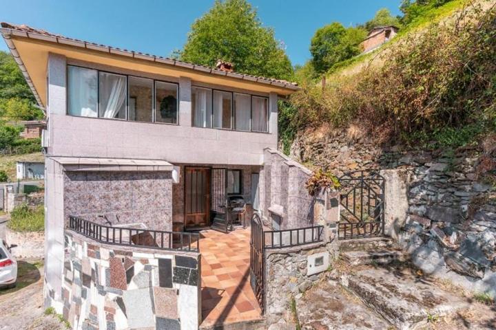 Casa en venta en Mieres, Figaredo - Turón photo 0