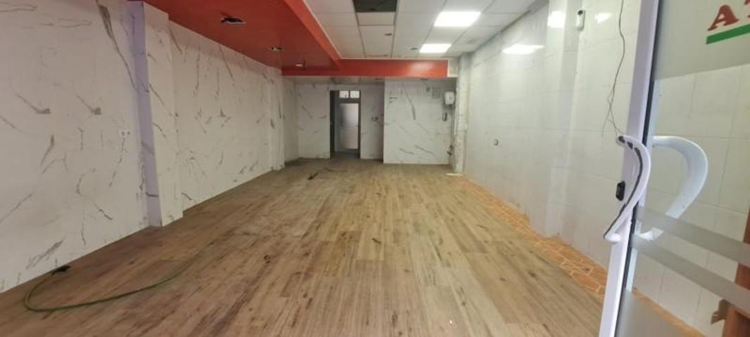 Local comercial en venta en Mataró, Cerdanyola photo 0