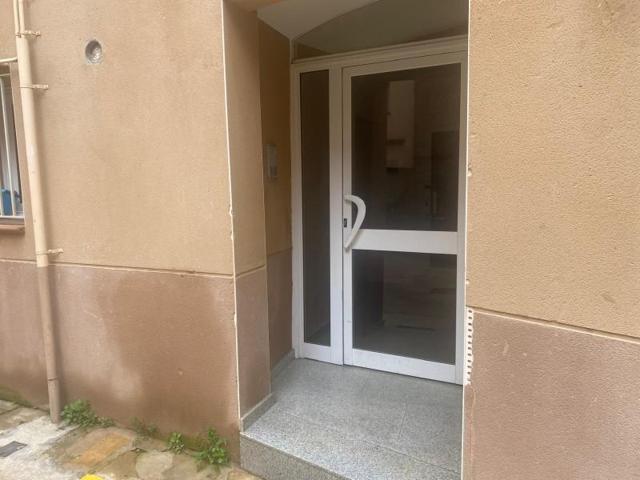 Piso en venta en Rocafort photo 0