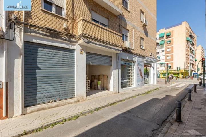 Local comercial en venta en Granada, Zaidin photo 0