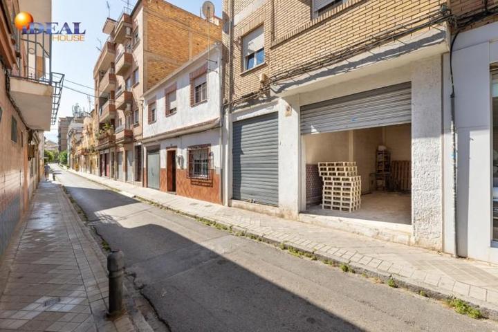 Local comercial en venta en Granada, Zaidin photo 0