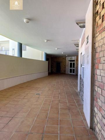 Local comercial en venta en Tomares, Centro photo 0