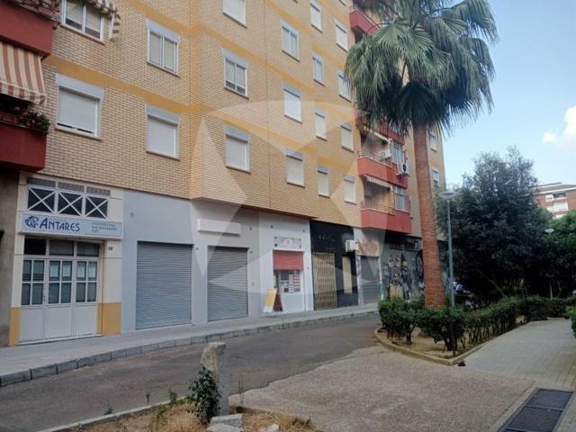 Local comercial en venta en Badajoz, Valdepasillas photo 0