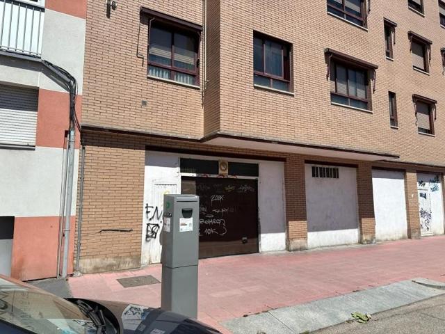 Local comercial en venta en Valladolid photo 0