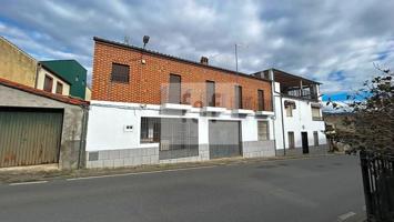 Adosada en venta en Oliva de Plasencia, Calle José Antonio, 10667 photo 0