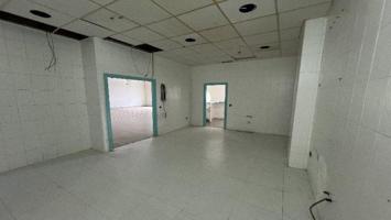 Local comercial en venta en Utrera, AVDA GENERAL GIRALDEZ photo 0