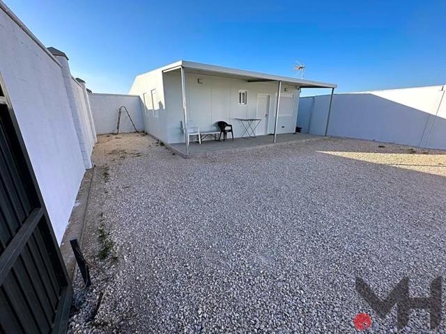 Casa con terreno en venta en Dos Hermanas, Calle Cantaelgallo, 41702 photo 0