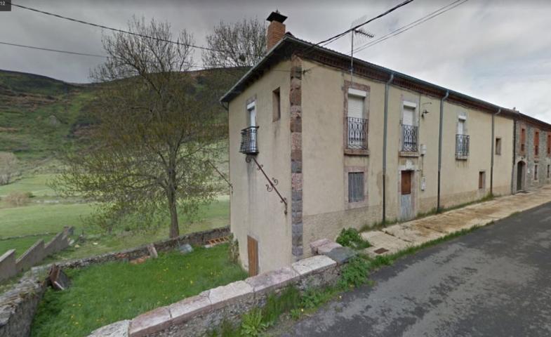 Casas de pueblo en venta en Cármenes, Carmenes photo 0