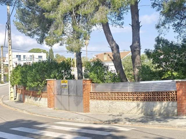 Terreno en venta en Canyelles, California photo 0