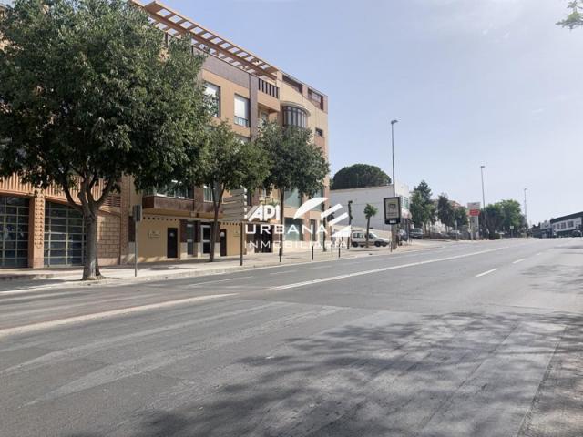 Local comercial en venta en Lucena, Avenida de la Guardia Civil, 14900 photo 0