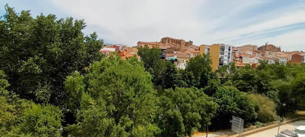 Piso en venta en Plasencia, Paseo de la Ribera, 10600 photo 0