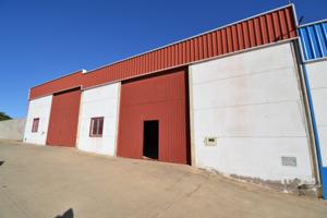 Nave industrial en venta en Malpartida de Plasencia, Campo de futbol photo 0