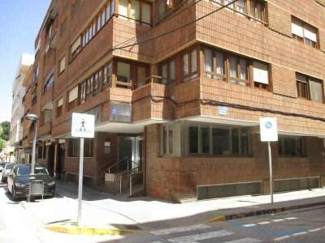 Local comercial en venta en Almansa, Centro photo 0