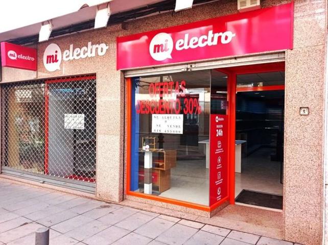 Local comercial en venta en Valdepeñas, Calle Real photo 0