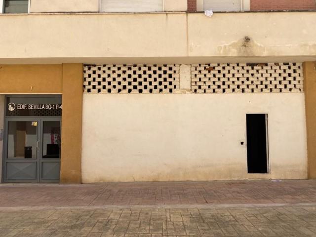 Local comercial en venta en Almendralejo photo 0