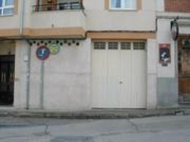 Local comercial en venta en Cuéllar, Centro photo 0