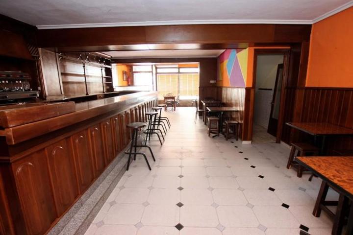 Local comercial en venta en Montijo, Extremadura photo 0