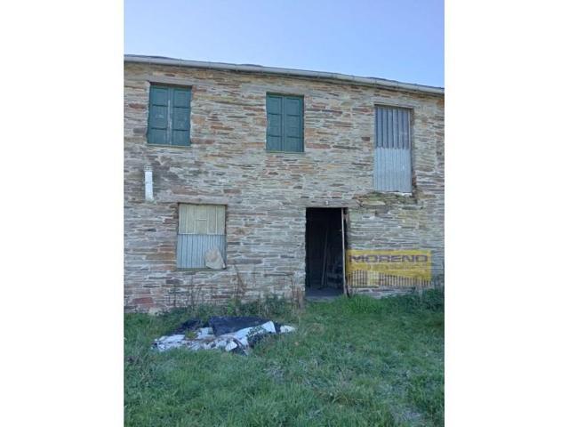 Casa con terreno en venta en Samos photo 0