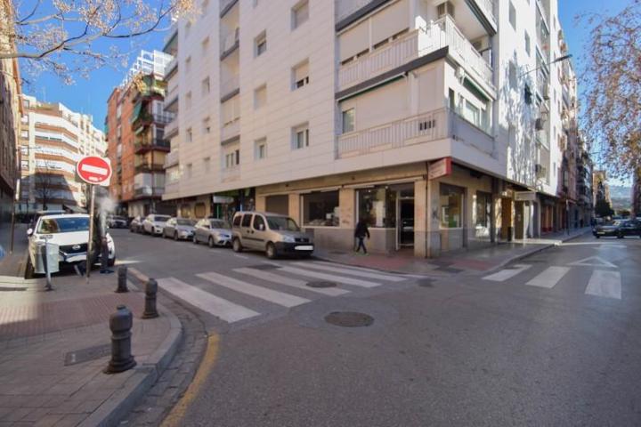 Local comercial en venta en Granada, Alhamar photo 0