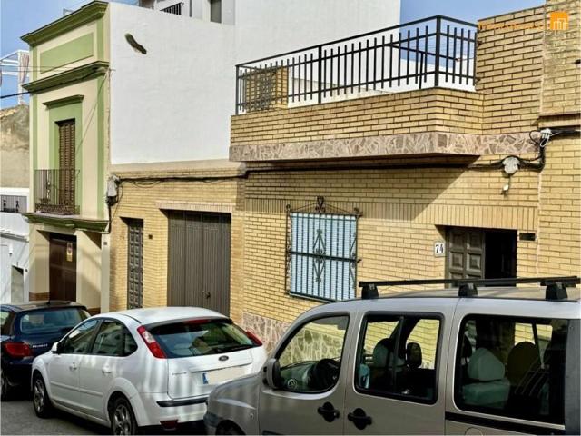 Casa en venta en Morón de la Frontera, San Francisco photo 0