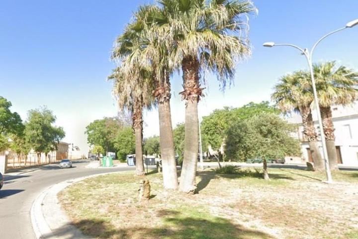 Adosada en venta en Los Palacios y Villafranca, Andalucia photo 0